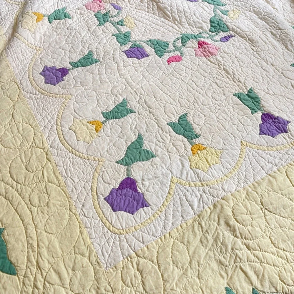 Antique Handmade Amish Hand Sewn Quilted morning glory granny light yellow 90x70